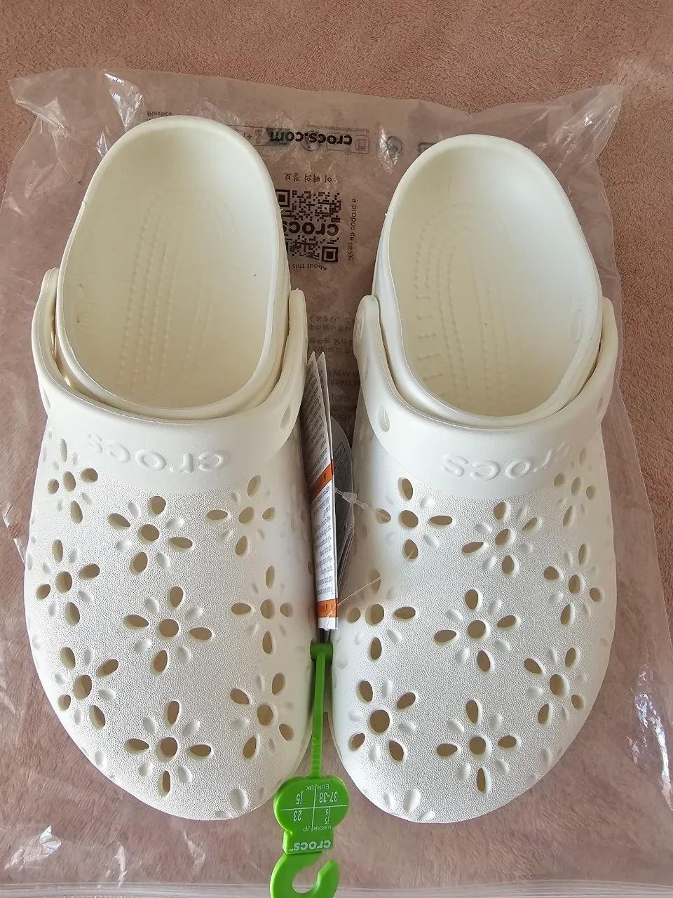 Crocs новые два размера