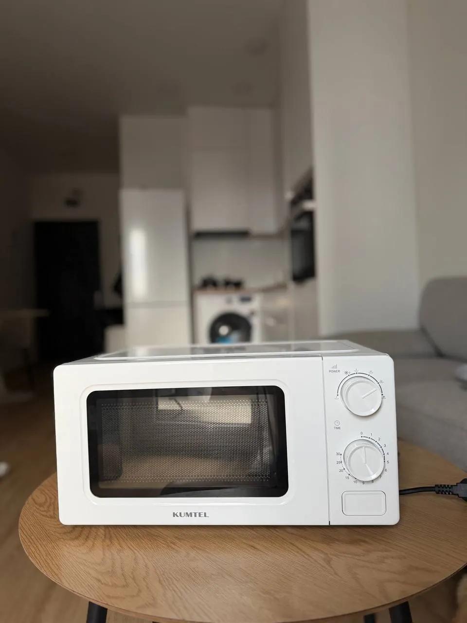 Микроволновка KUMTEL идеальное состояние