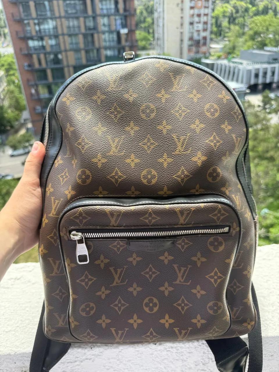 Рюкзак Louis Vuitton и сумка Goyard