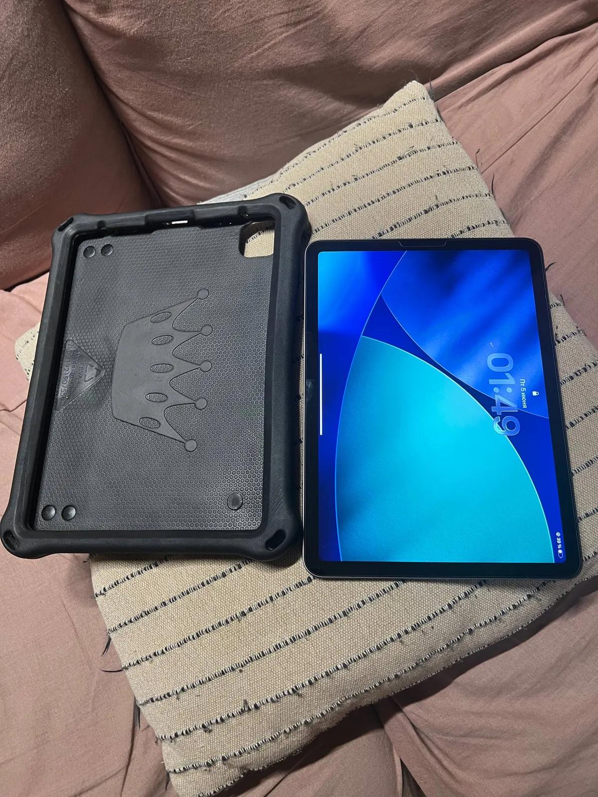 iPad Air 5 M1 с чехлом