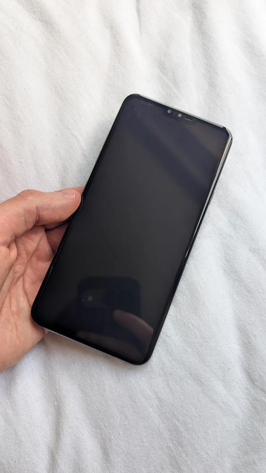 Смартфон LG V40 6/64GB