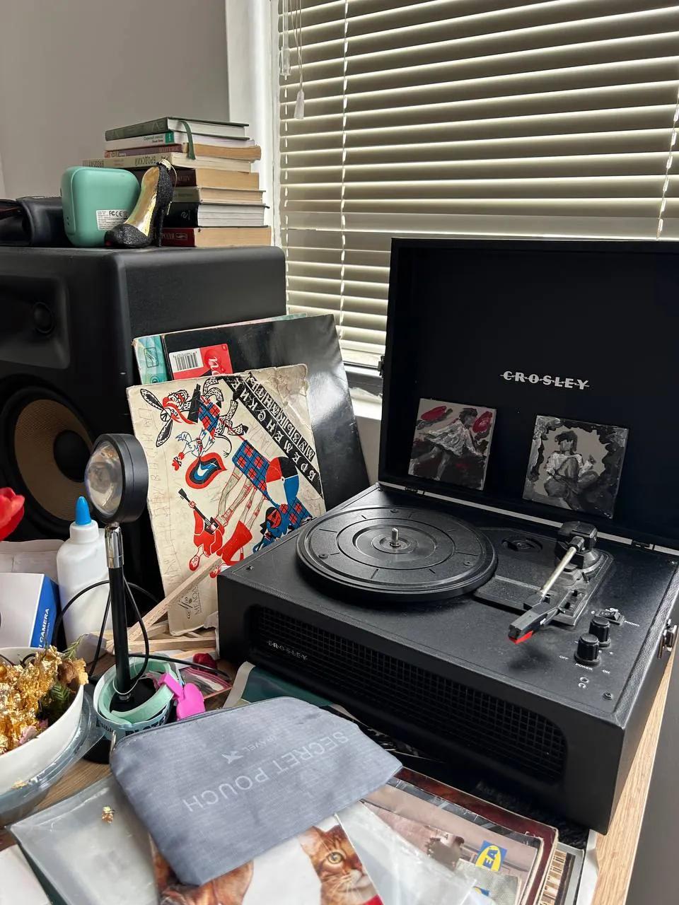 Проигрыватель Crosley Voyager виниловый