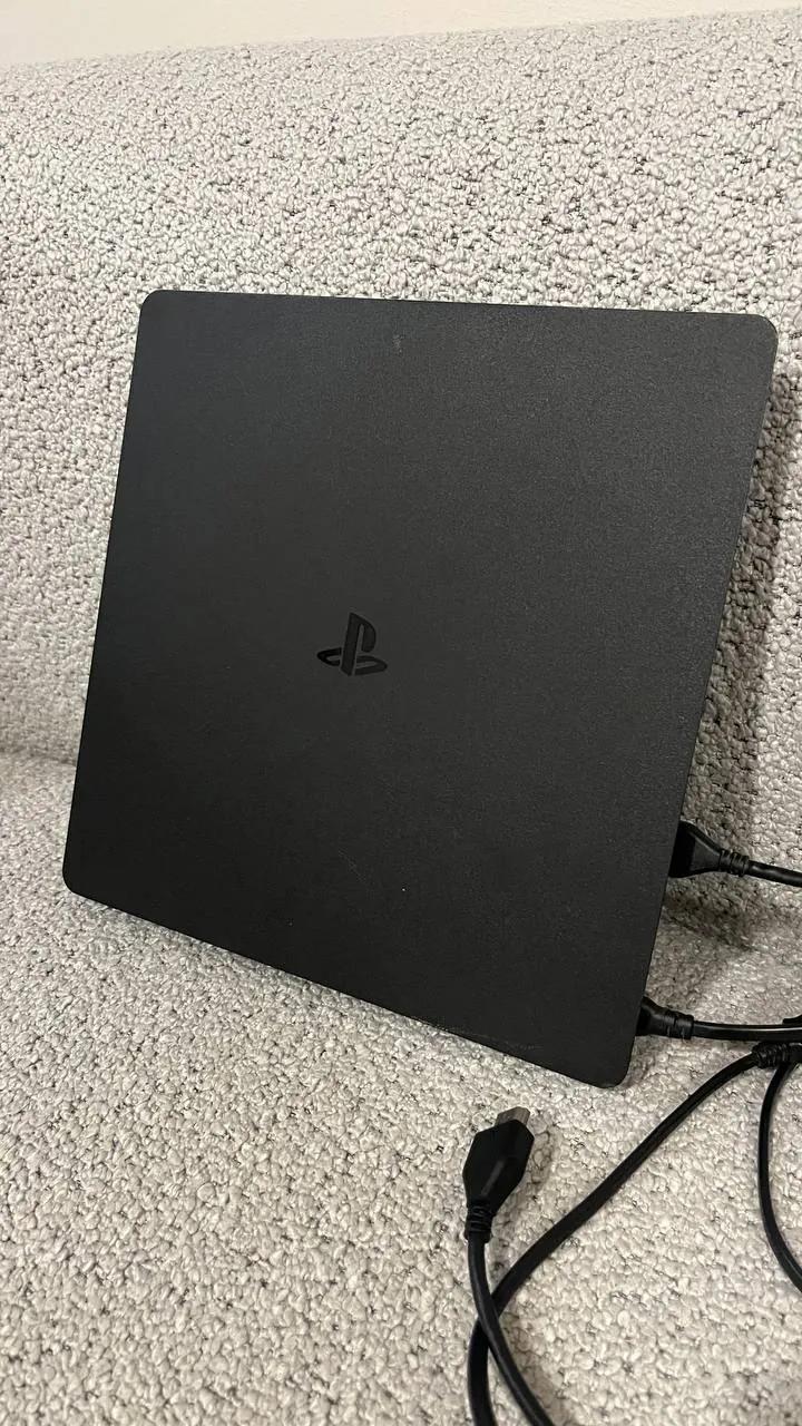 PS4 500GB с играми и контроллером