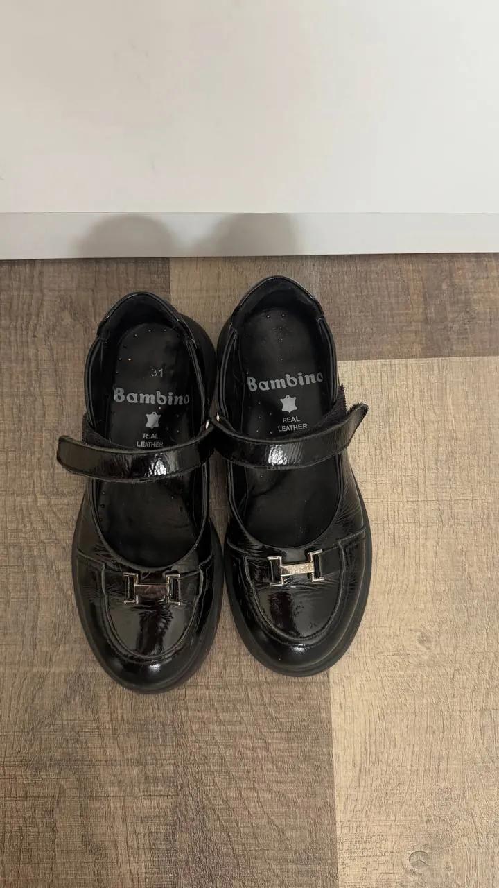 Туфли, кофта H&M и штаны Mango