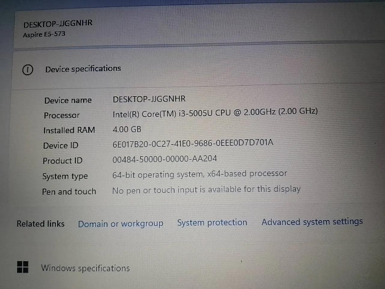 Ноутбук Acer Aspire E5-573 с дефектом экрана
