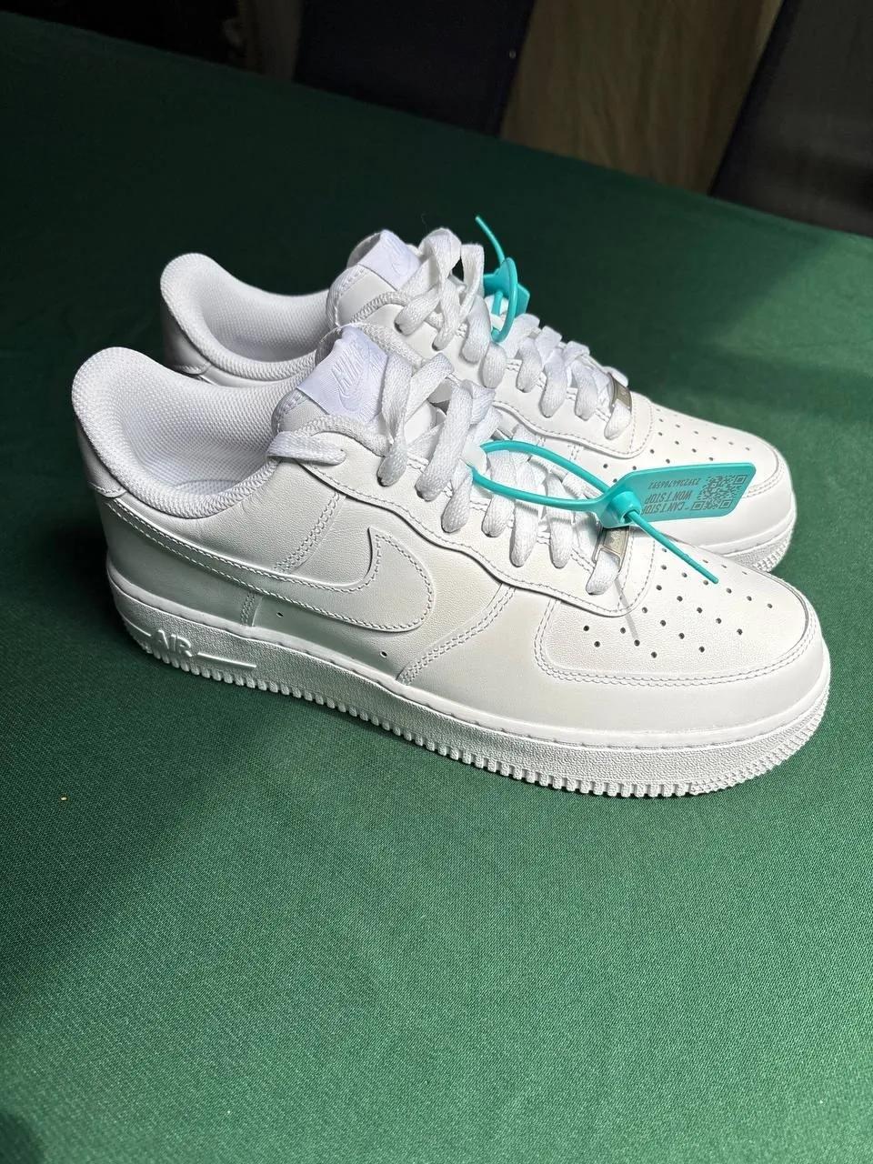 Кроссовки Nike Air Force 1 и Onitsuka Tiger