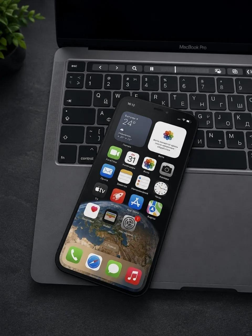 IPhone 12 64 ГБ хорошее состояние