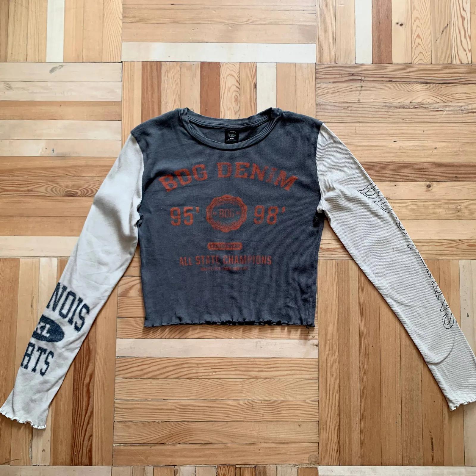 Лонгслив Urban Outfitters и серьги бижутерия