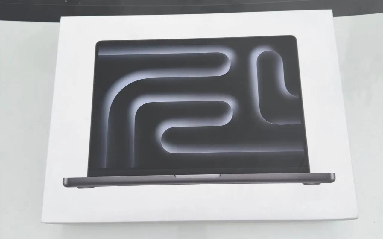 Ноутбуки MacBook Pro и Air разных моделей