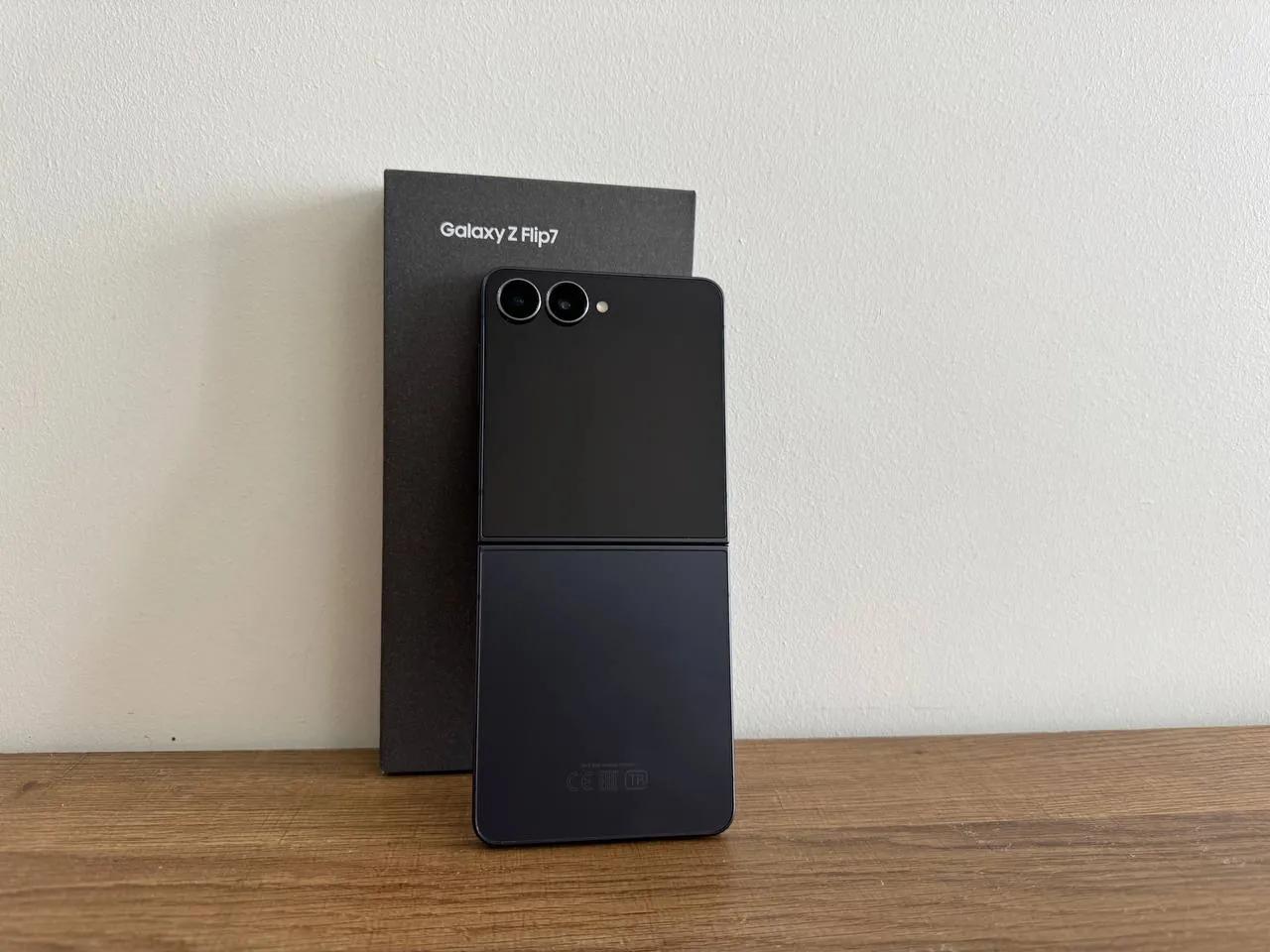 Samsung Galaxy Z Flip 7 256GB, состояние нового