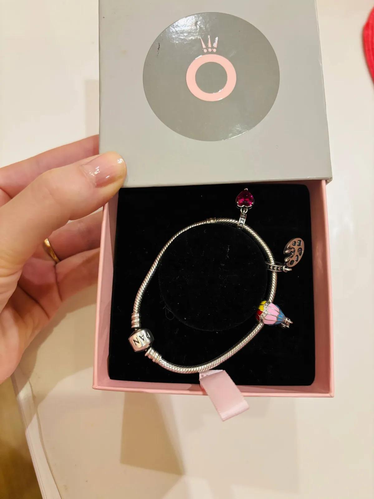 Браслет Pandora с тремя шармами