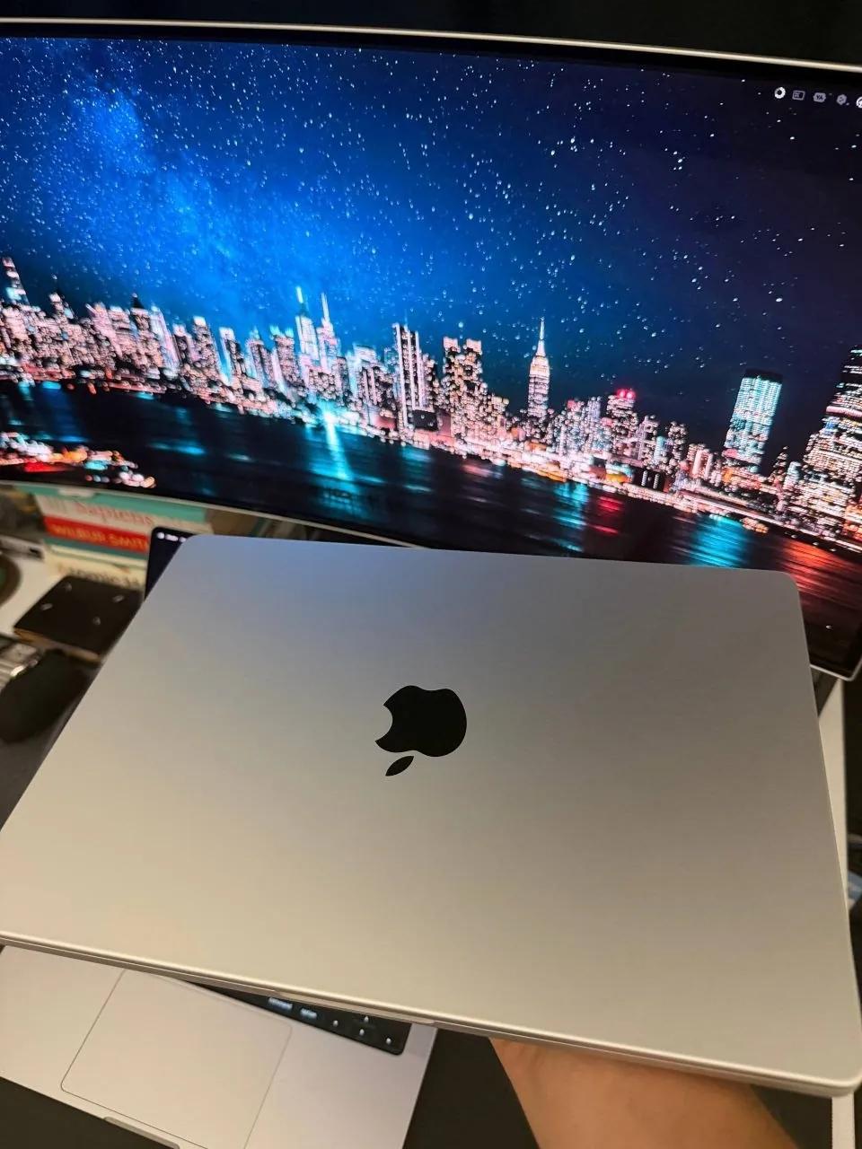 MacBook Pro M4 Pro 24/512 ГБ в идеальном состоянии