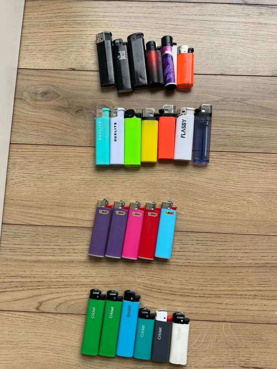Коллекция зажигалок BIC и Cricket