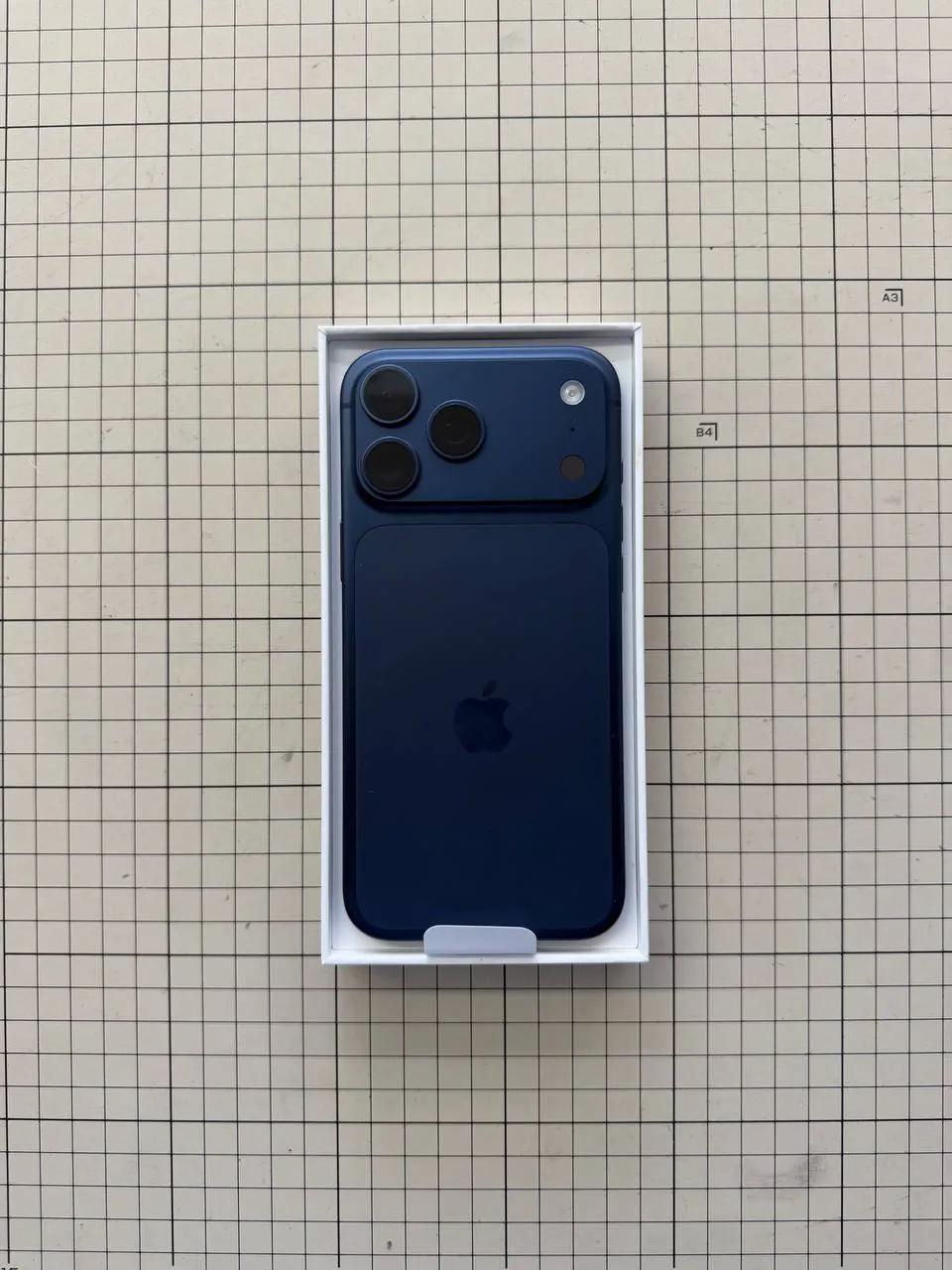 IPhone 17 Pro Max Deep Blue 256GB