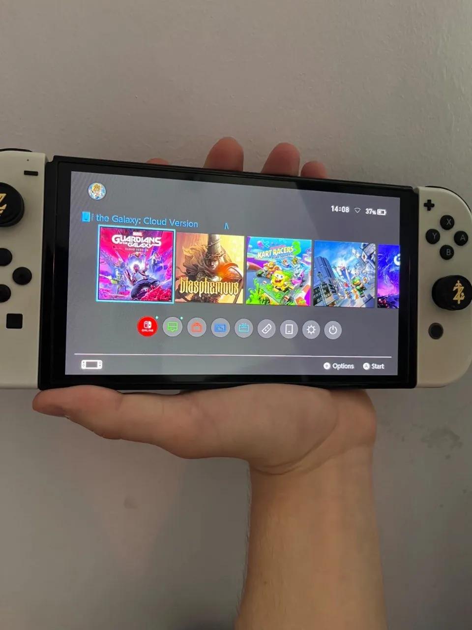 Nintendo Switch OLED с играми и аксессуарами