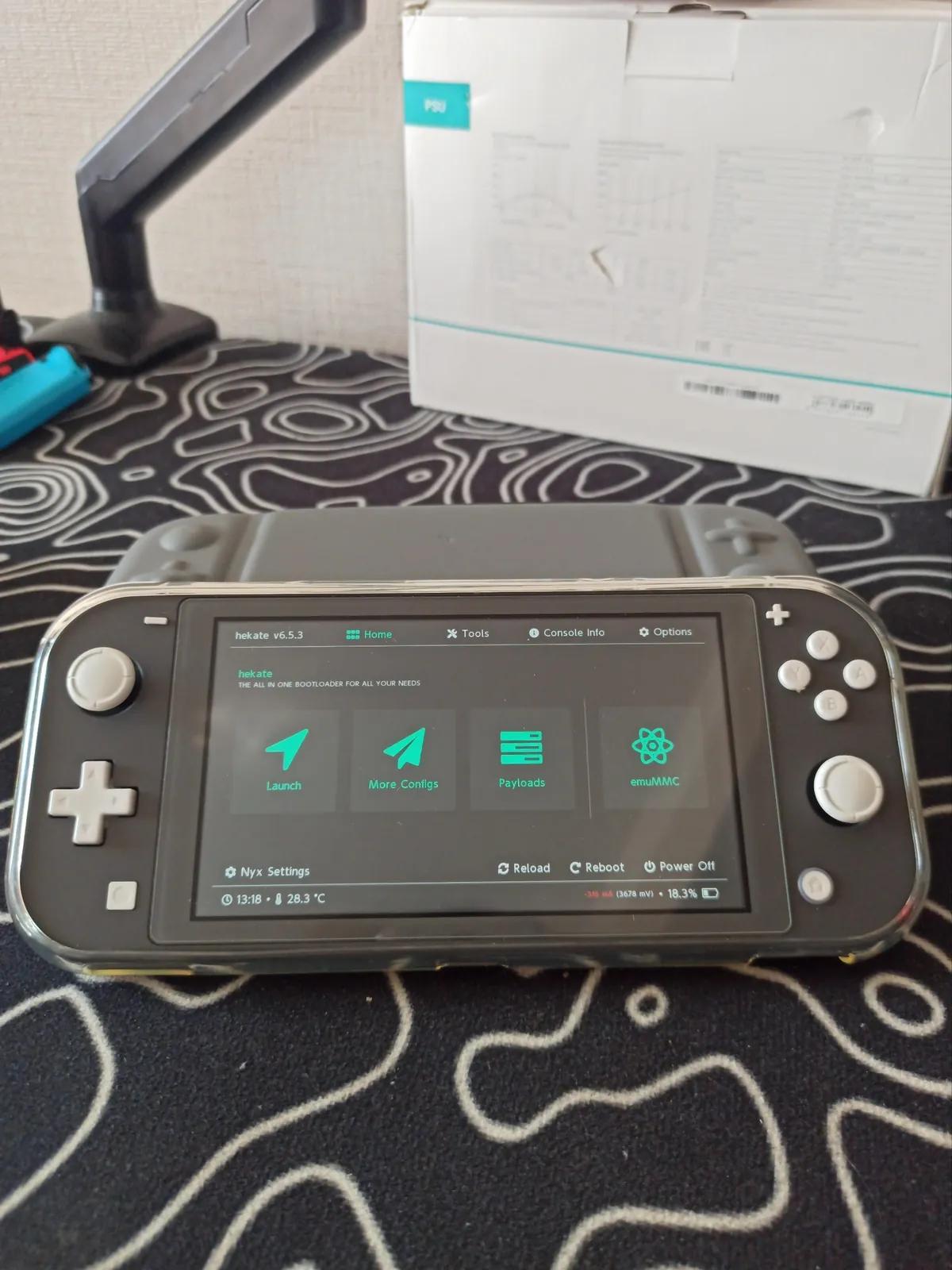 Nintendo Switch Lite прошитая с картой памяти
