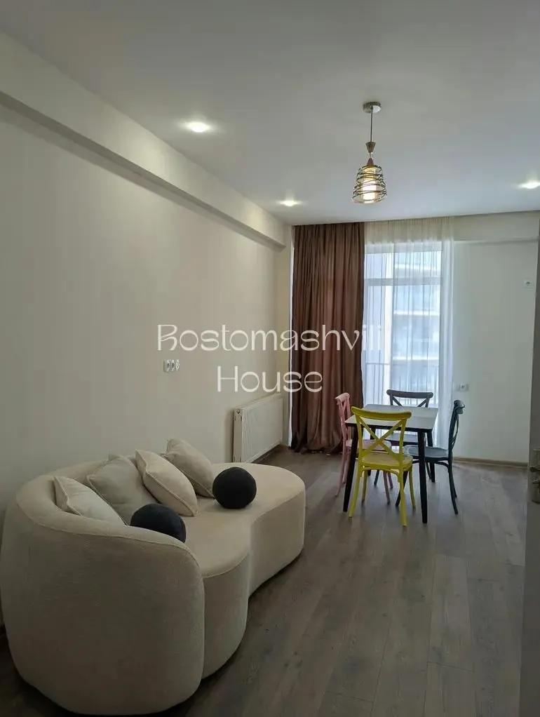Квартира 55 м² с балконом в Глдани