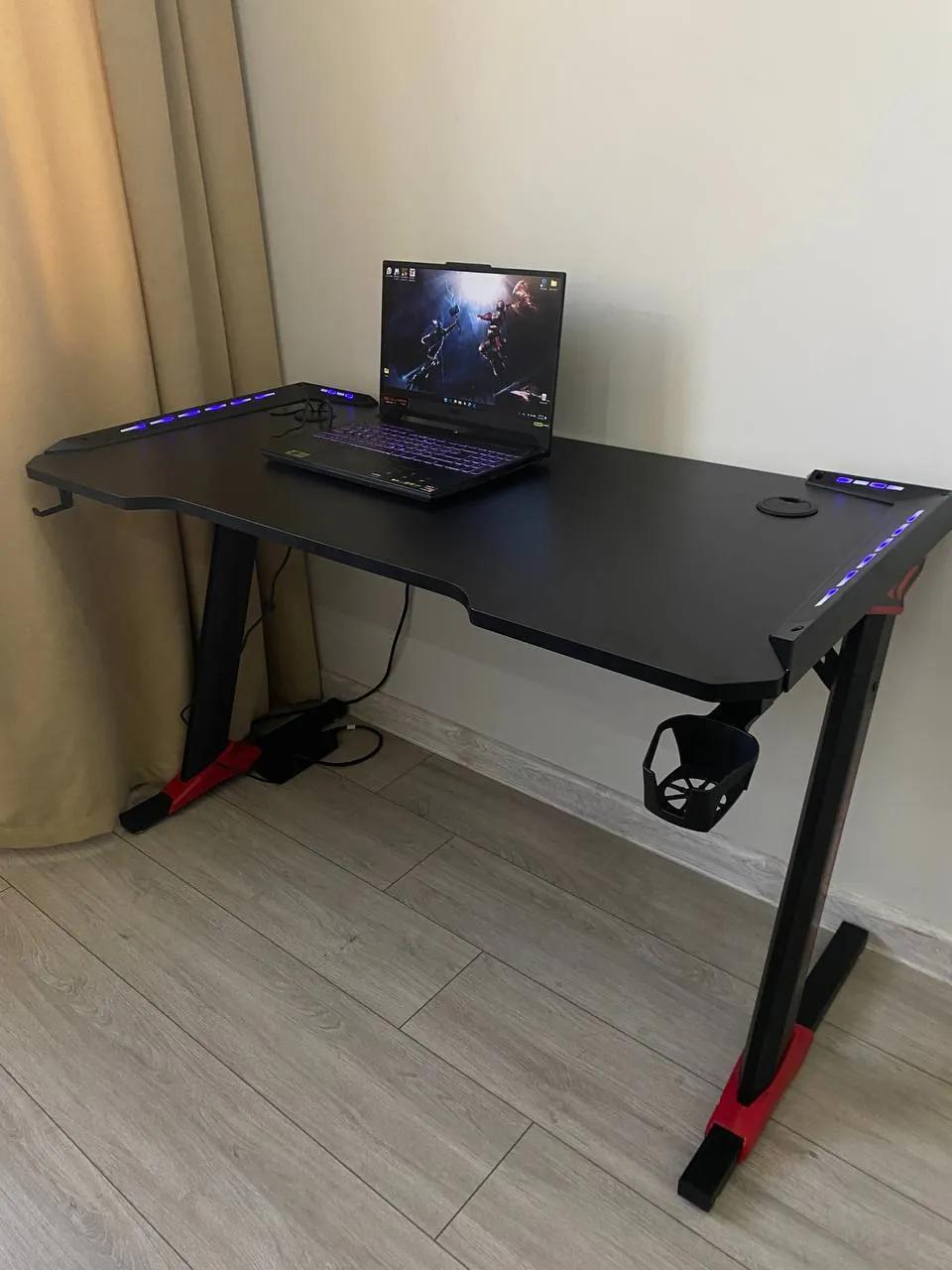 Геймерский стол с RGB-подсветкой