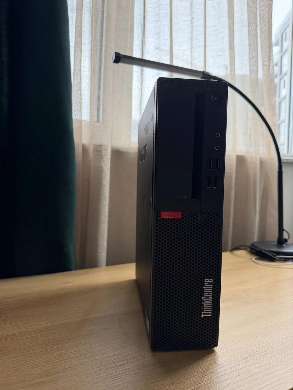 Системный блок Lenovo и мониторы HP