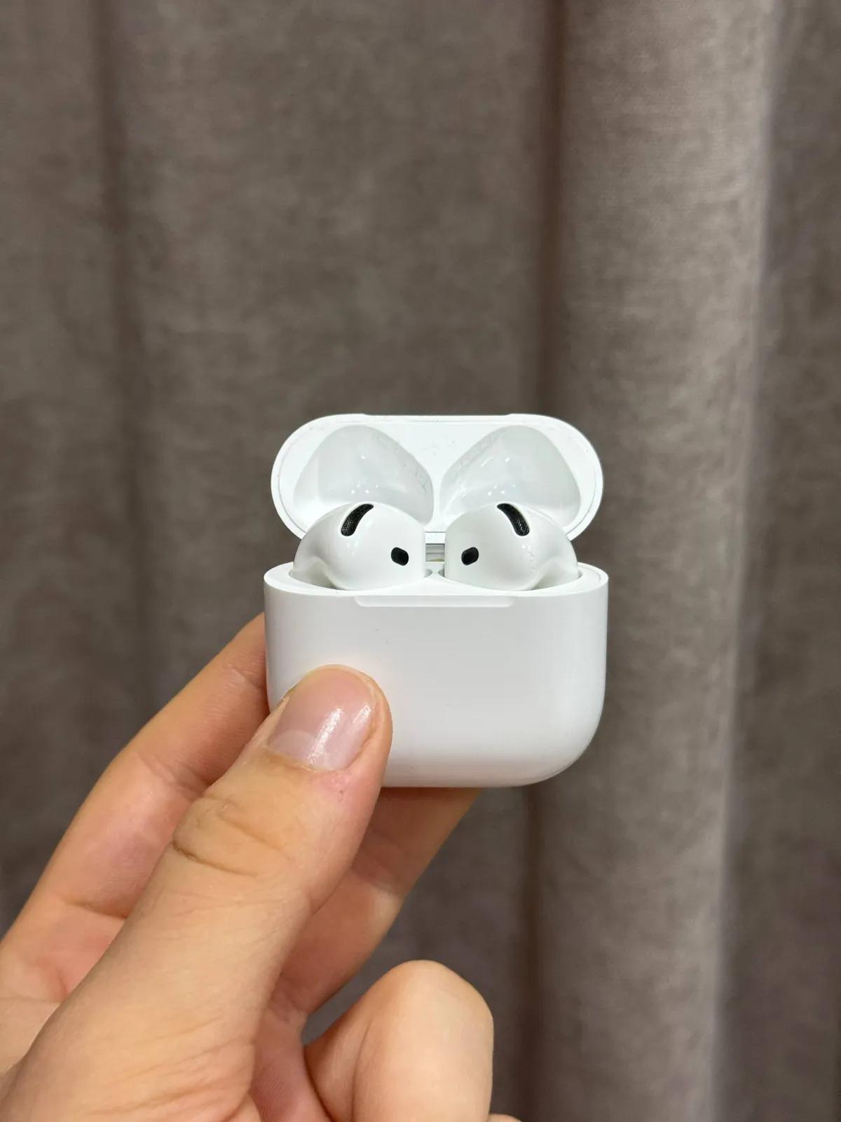 Apple AirPods Pro 2 и AirPods 4 б/у