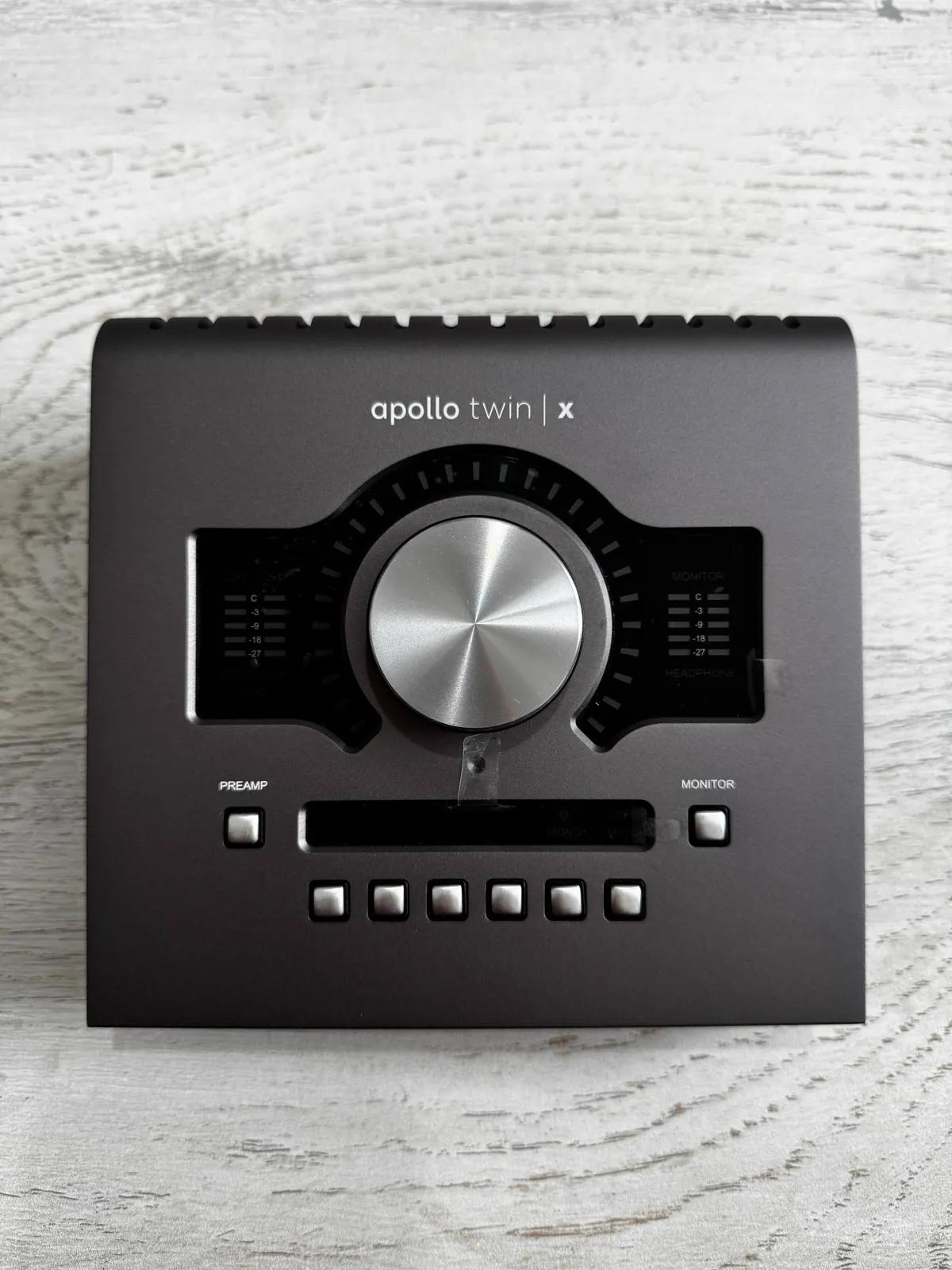 Аудиоинтерфейс Universal Audio Apollo Twin X