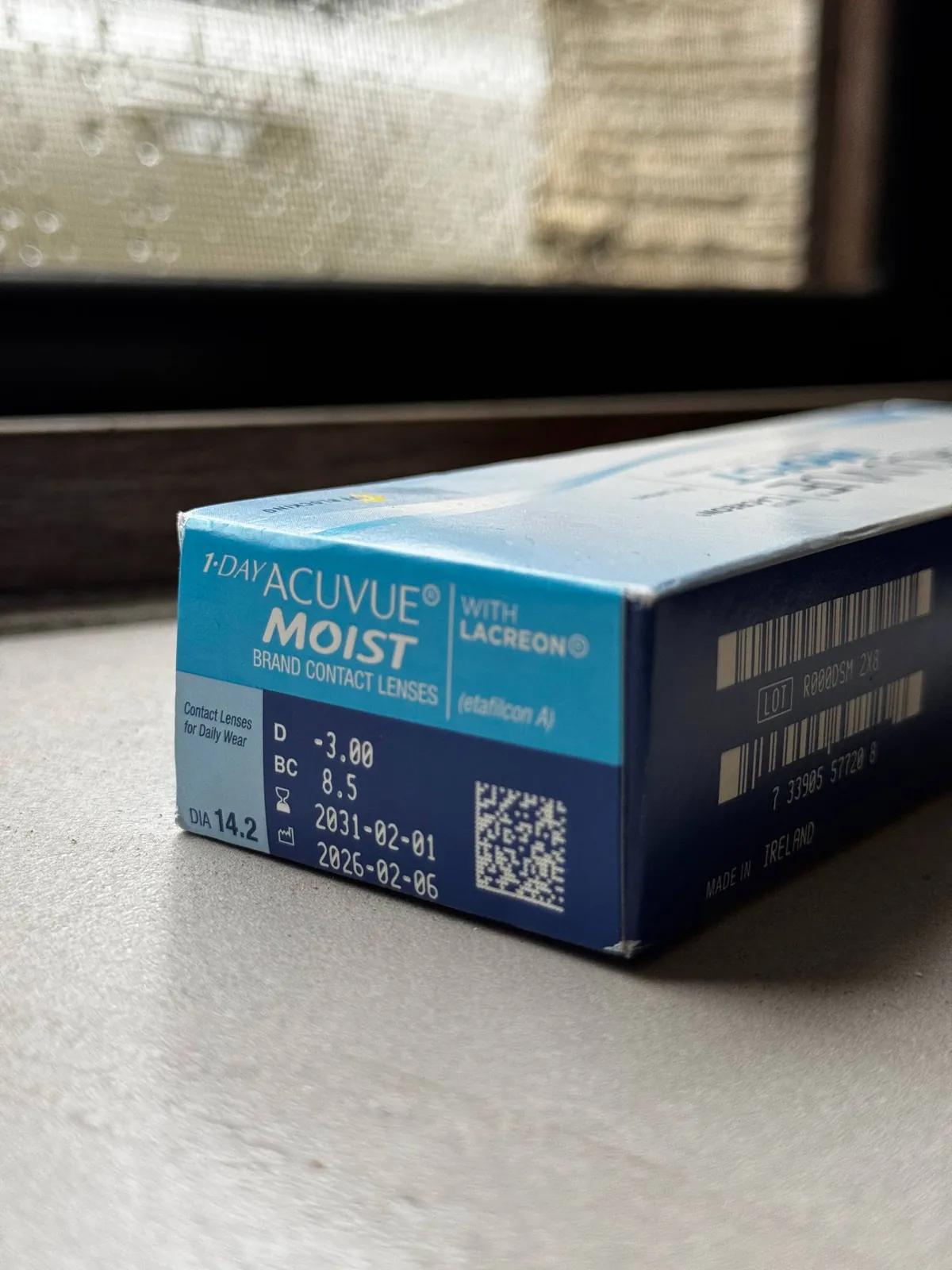 Контактные линзы Acuvue Moist 1-Day -3.0