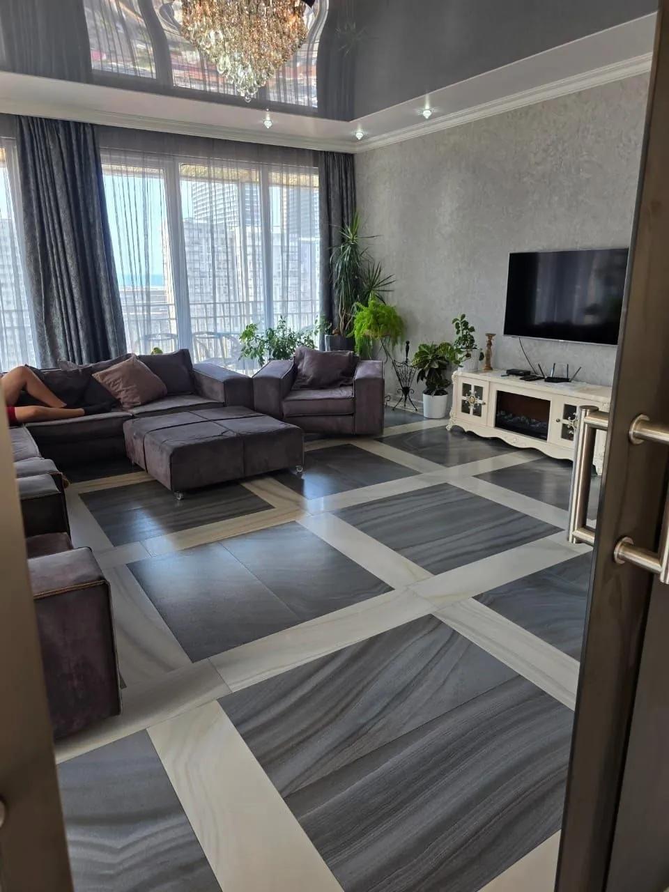 Квартира 200 м² с 3 спальнями в Батуми