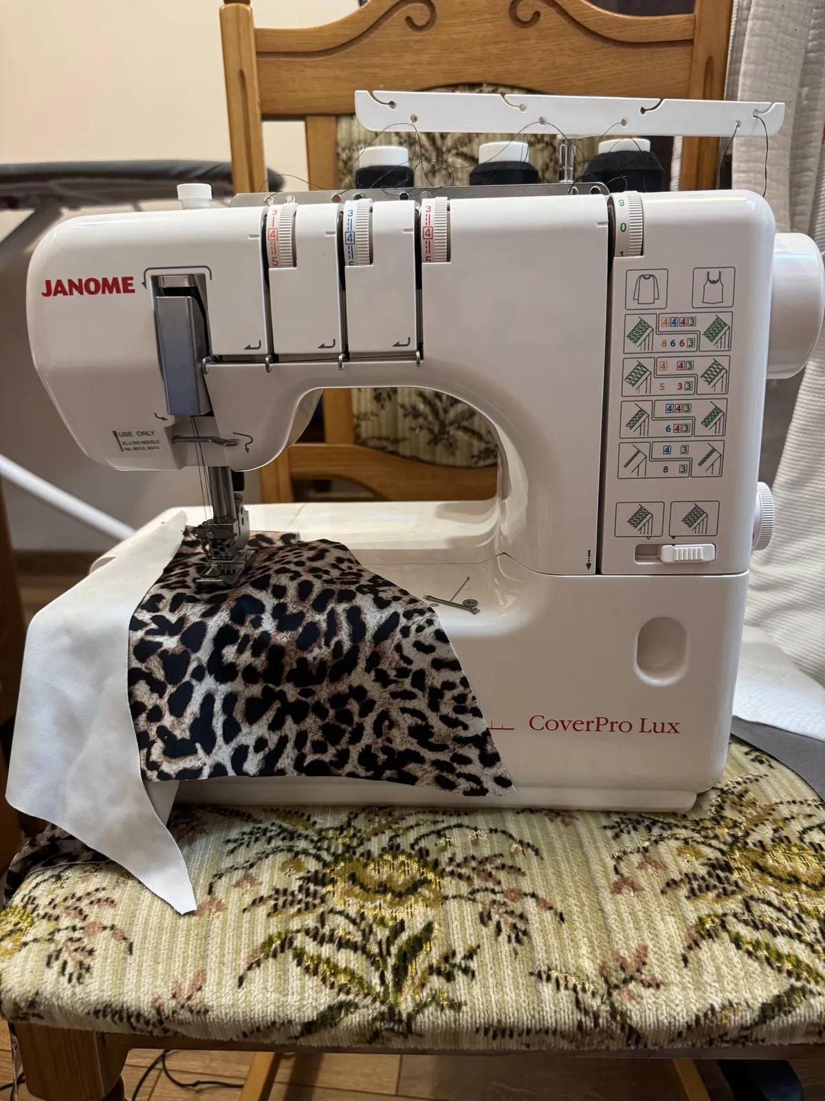 Швейная машинка Janome Cover Pro Lux