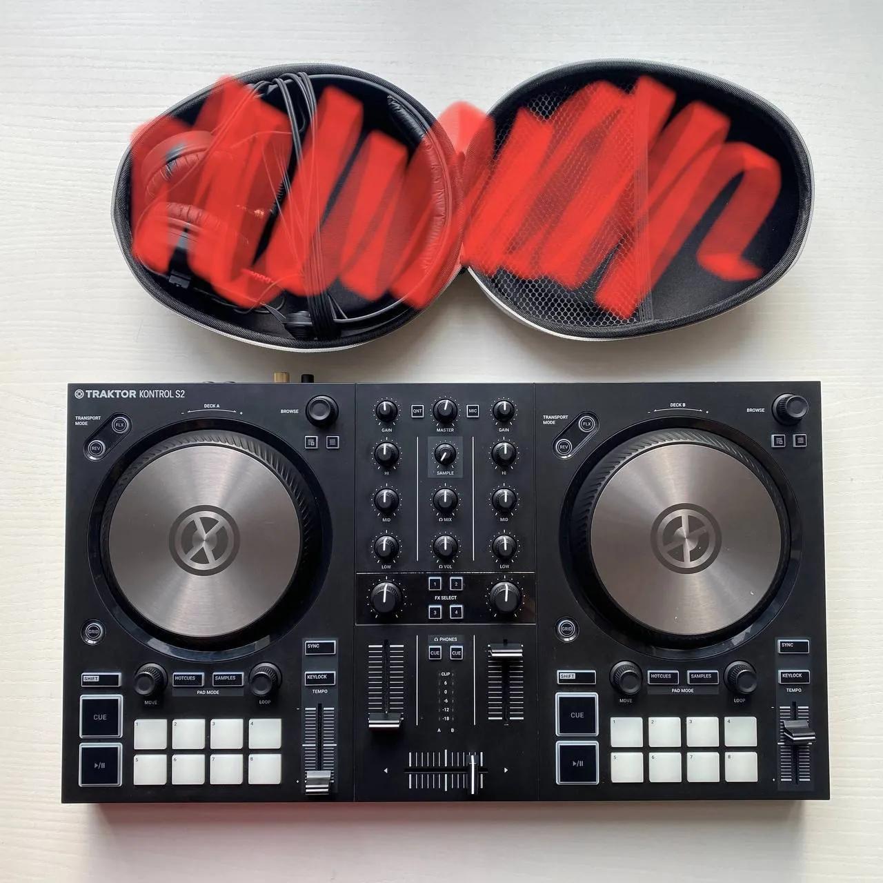 DJ-контроллер Traktor Kontrol S2