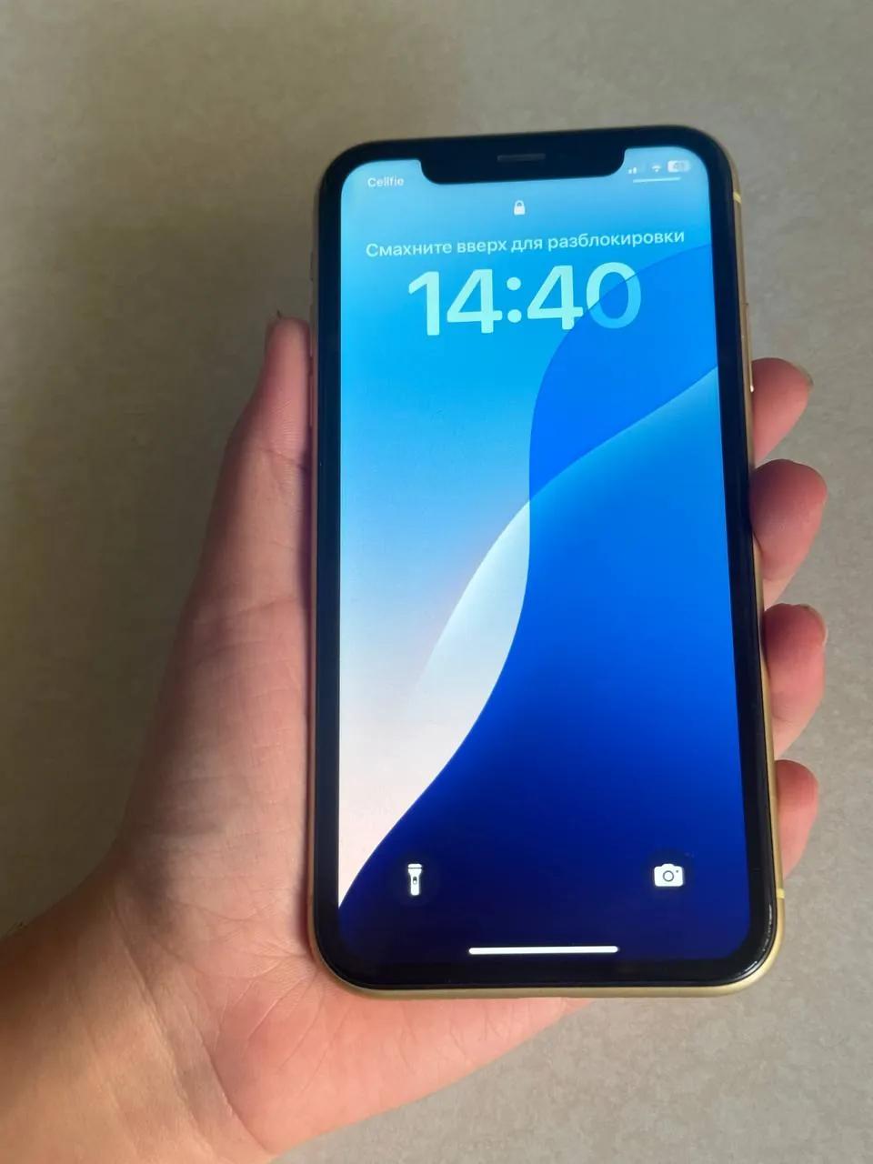 iPhone XR 256GB жёлтый