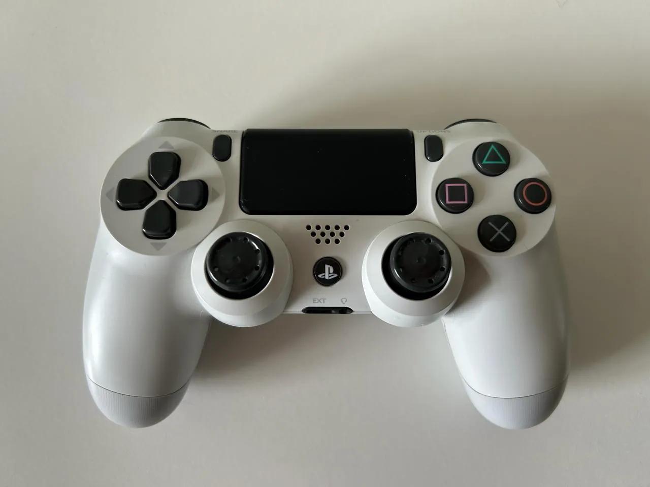 Геймпад Sony DualShock 4 белый