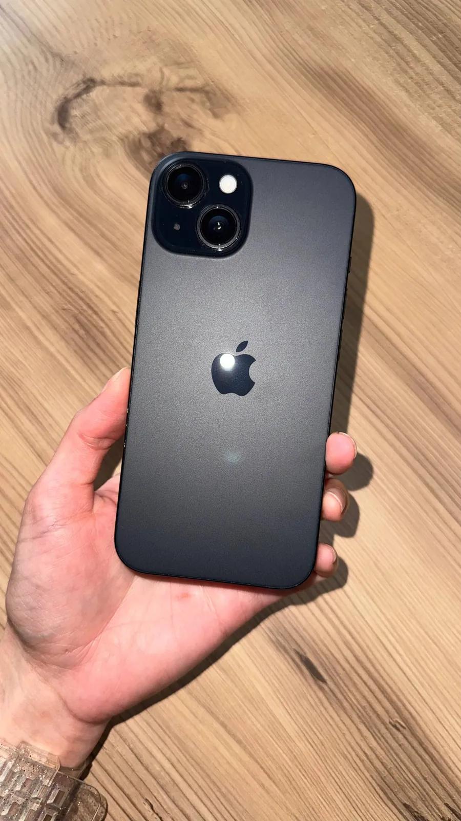 iPhone 15 черный 256GB
