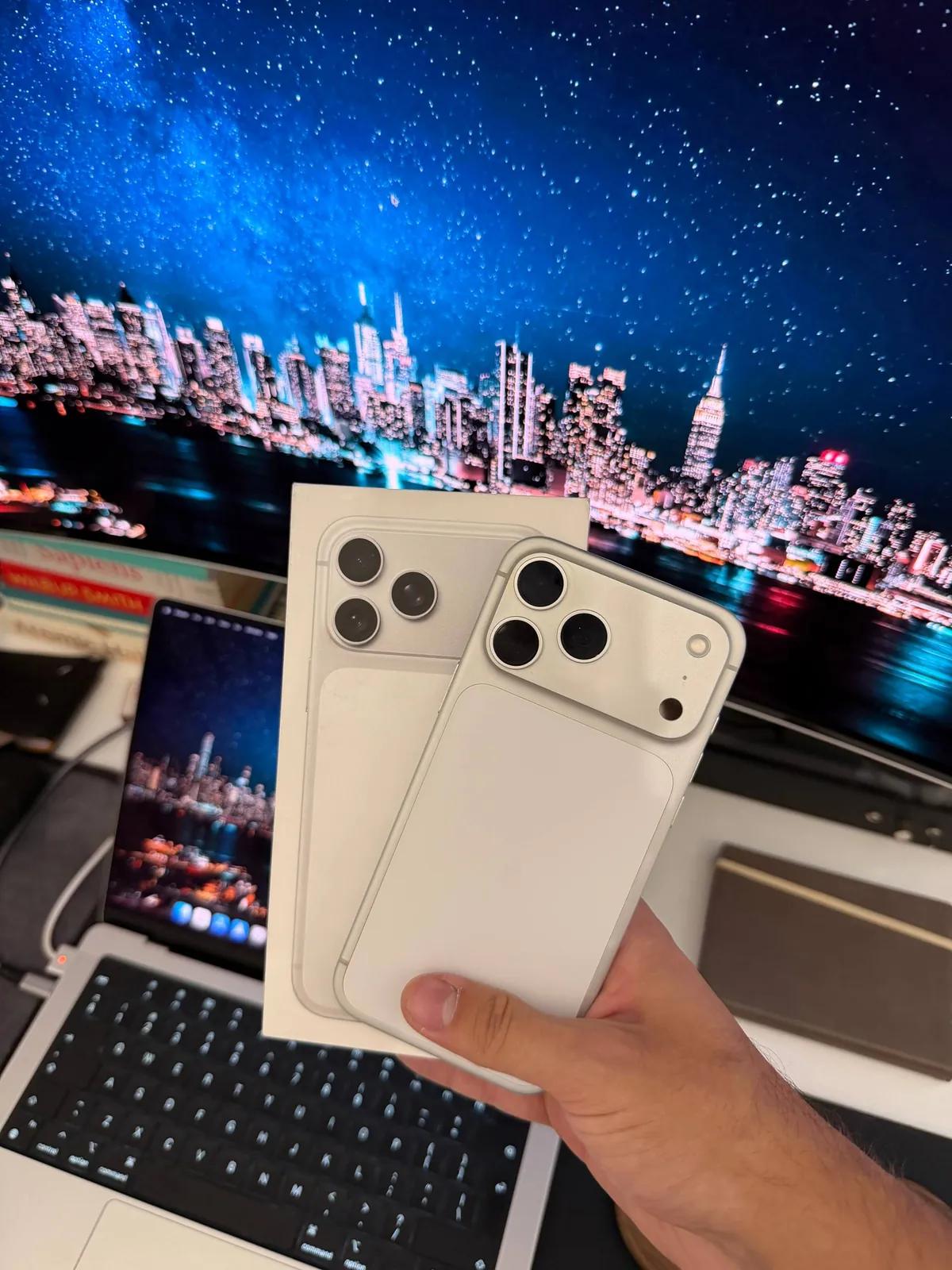 iPhone 17 Pro Max новый