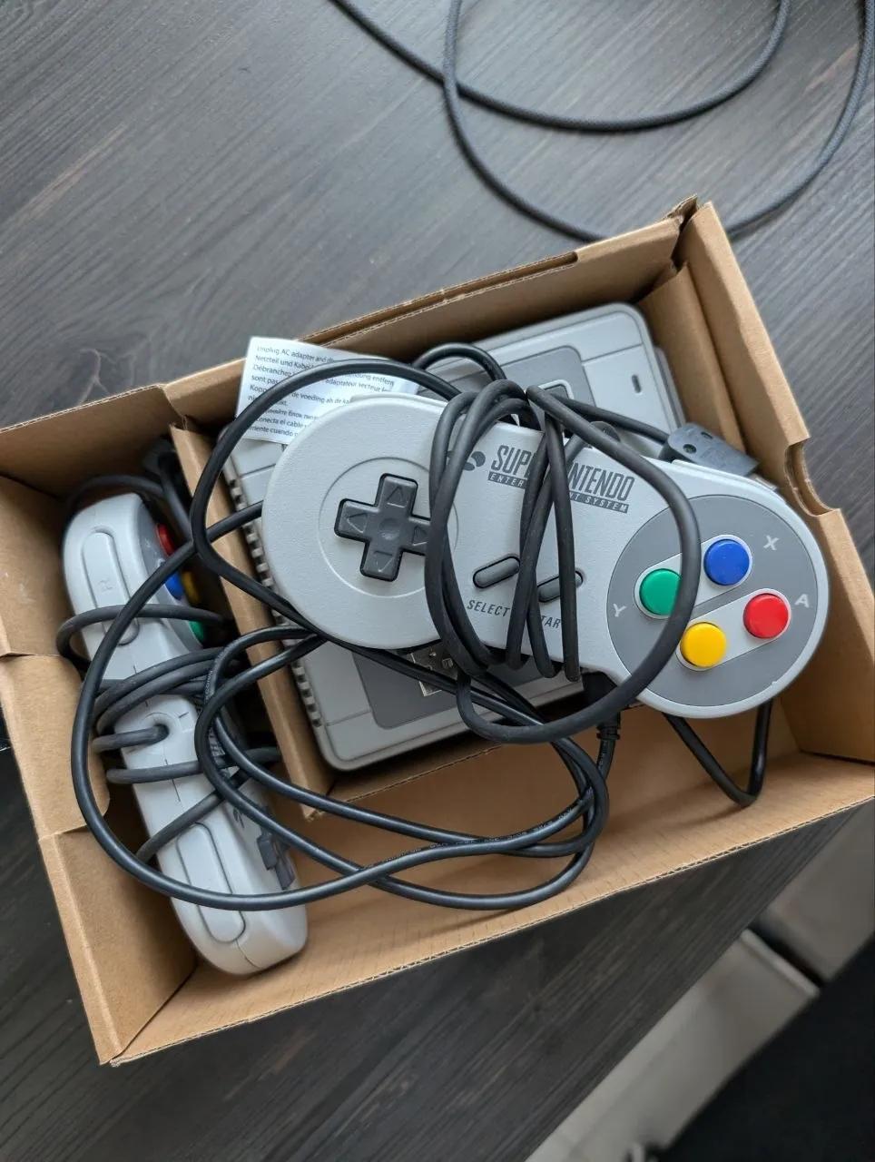 Игровая приставка Nintendo SNES Mini
