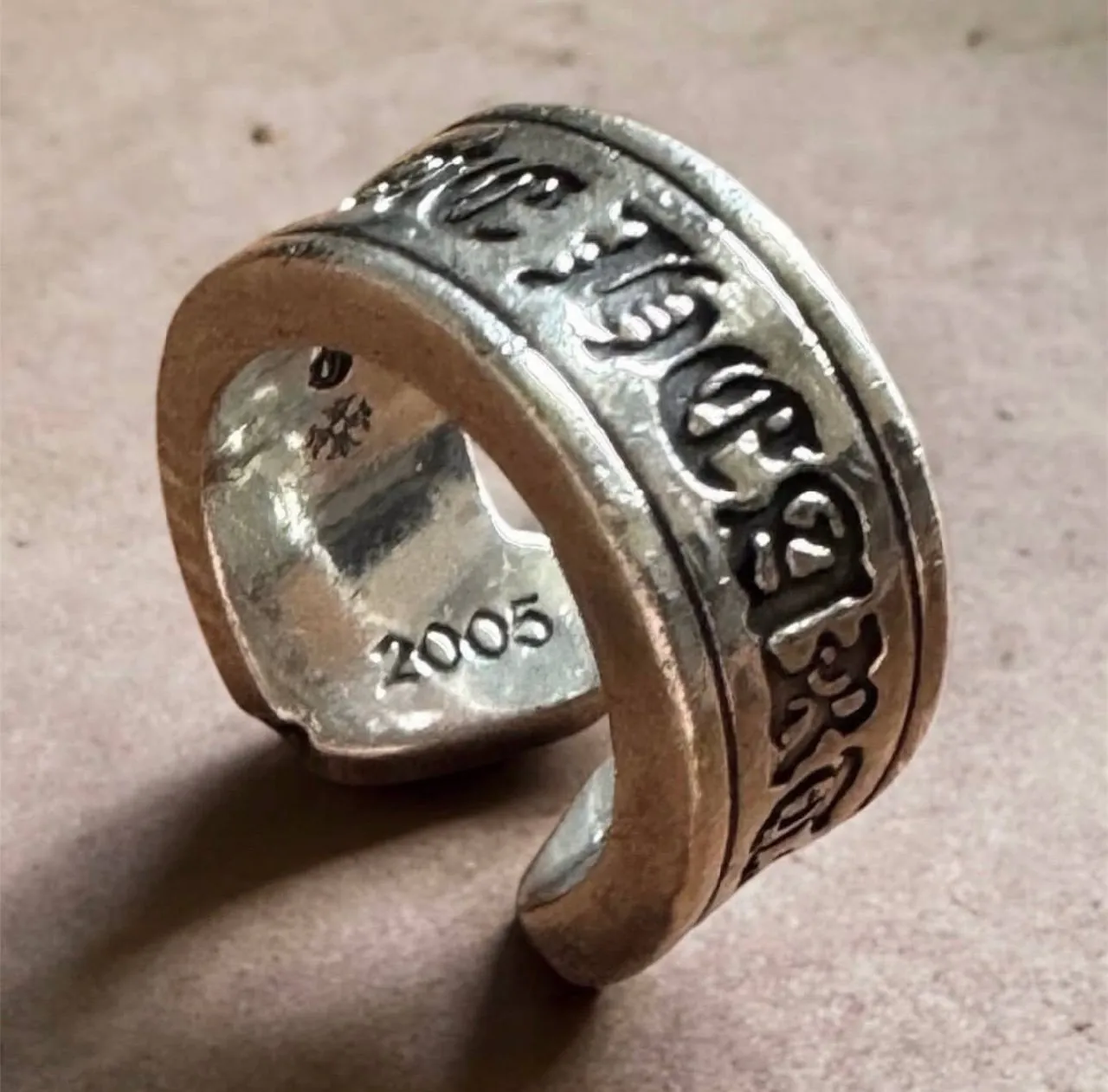 Chrome Hearts Scroll Label оригинал 1
