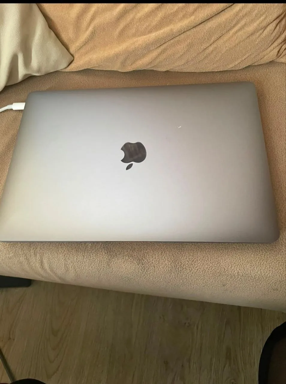 MacBook Air M1 и M2 1
