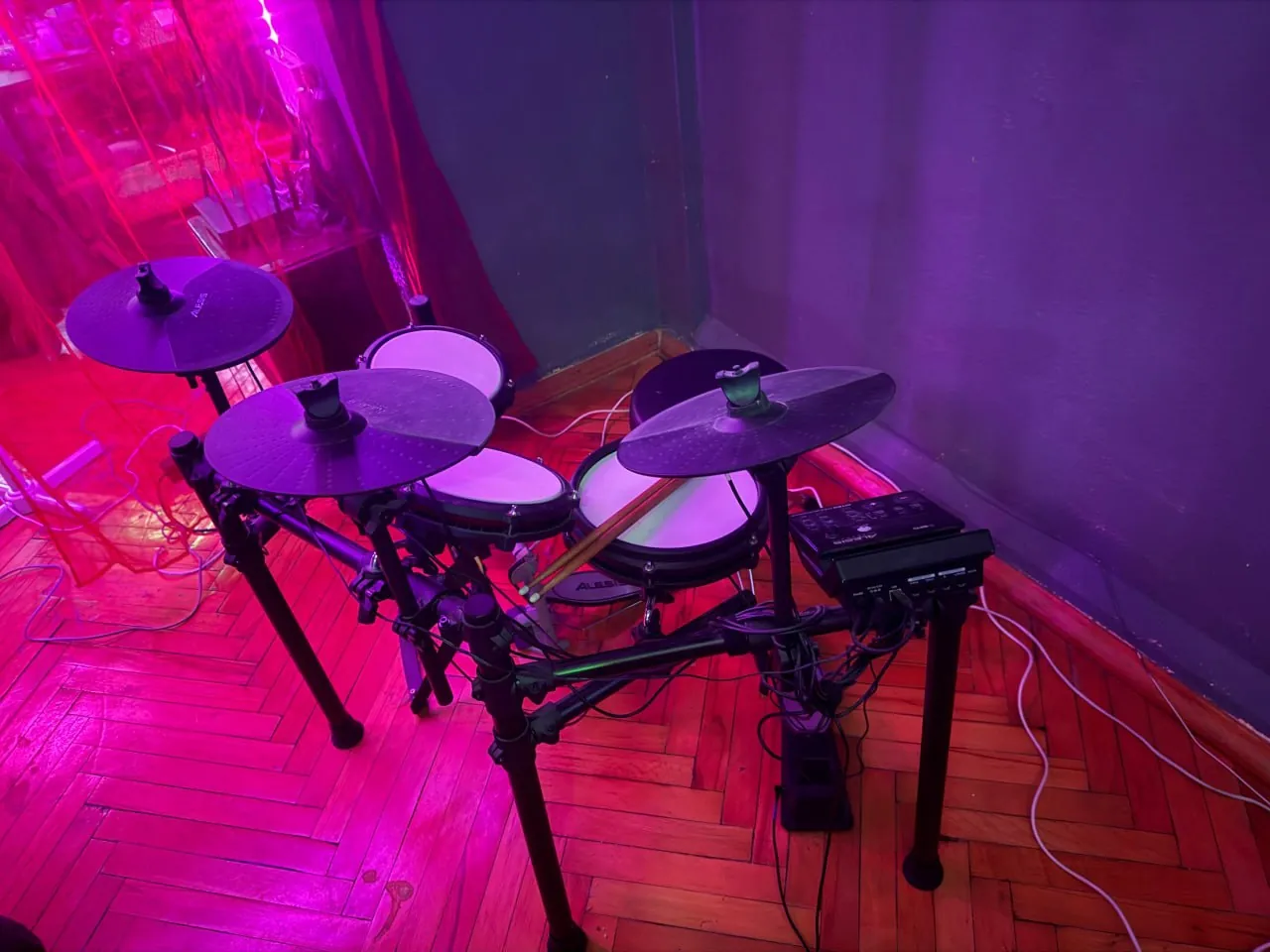 Барабанная установка Alesis Nitro Max 4