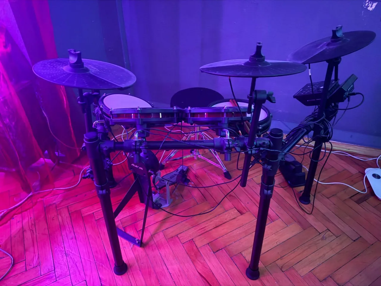 Барабанная установка Alesis Nitro Max 2