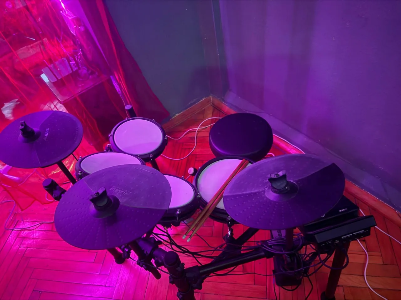 Барабанная установка Alesis Nitro Max 5