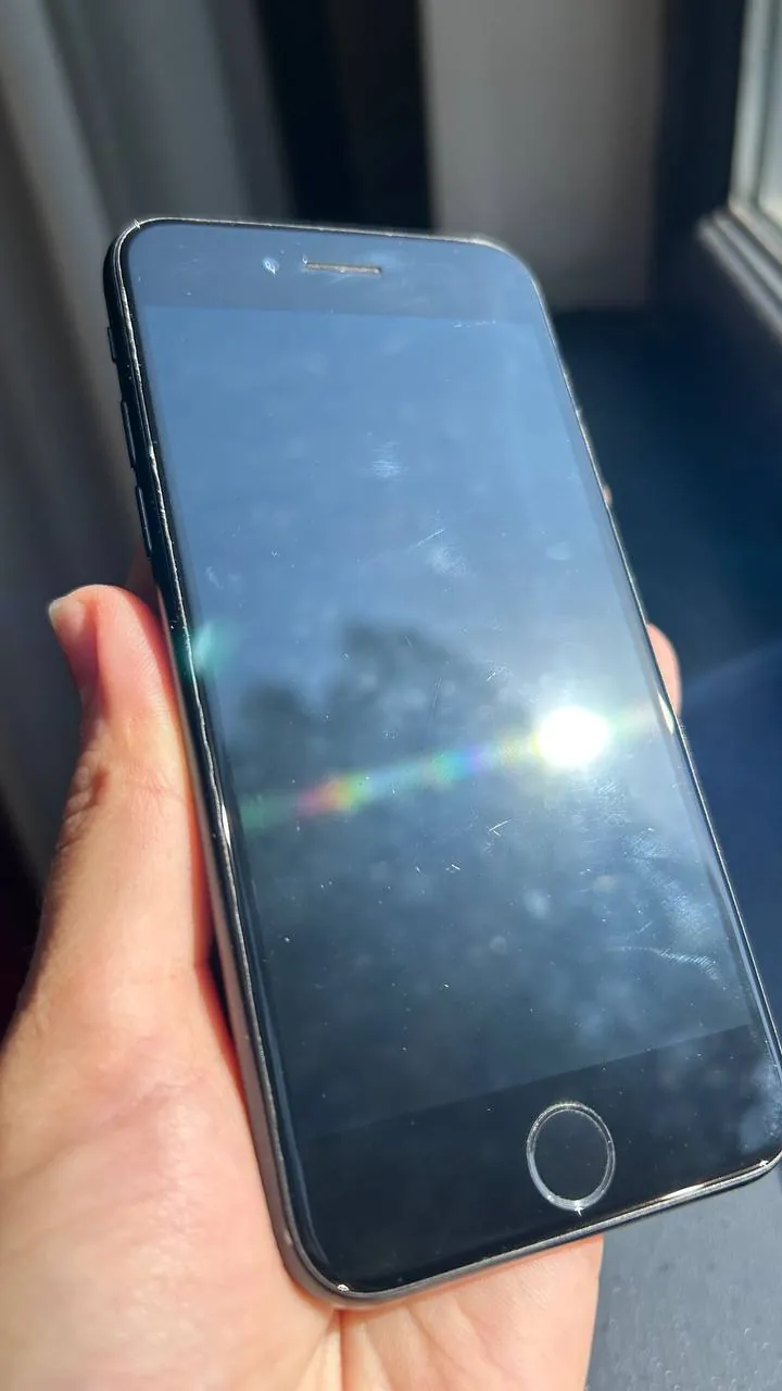 iPhone SE 2022 64GB 2