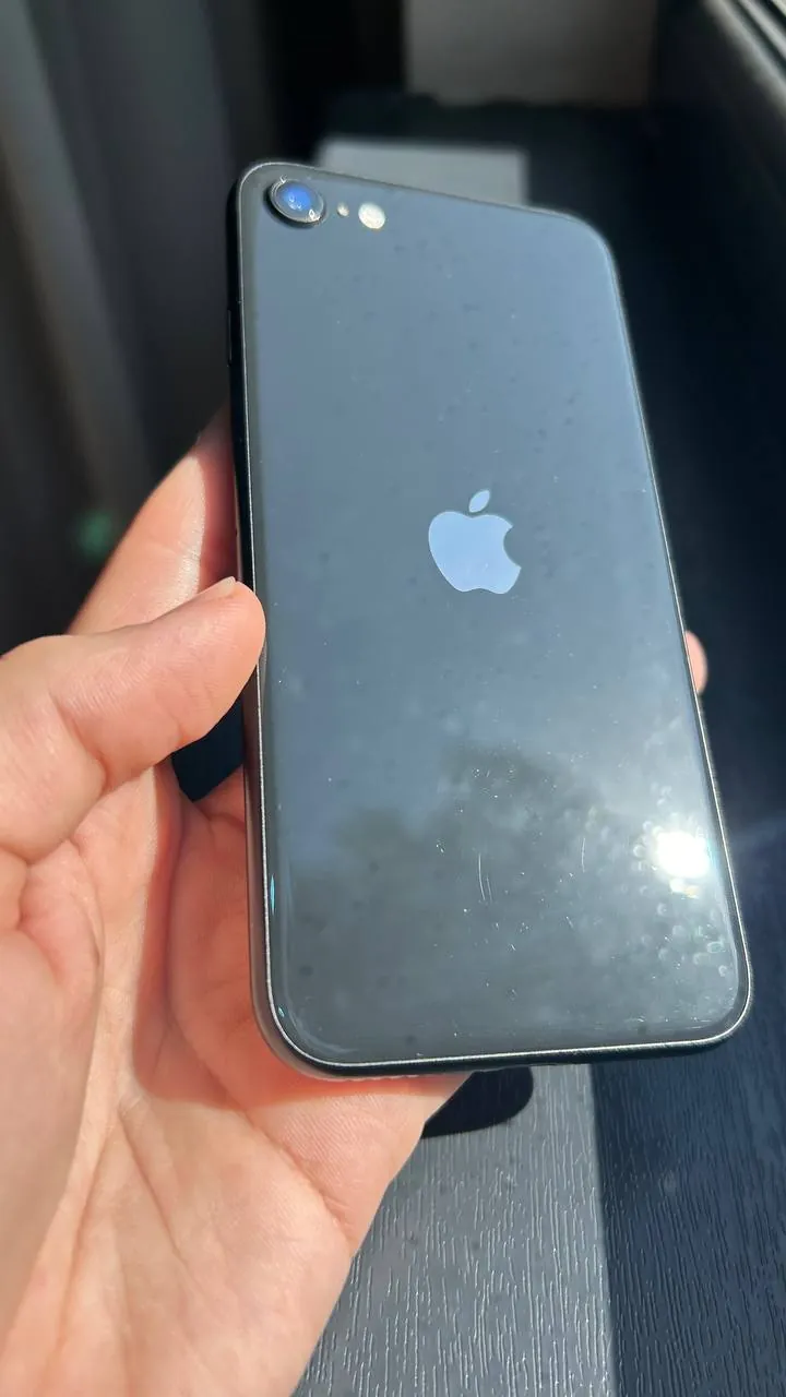 iPhone SE 2022 64GB 1