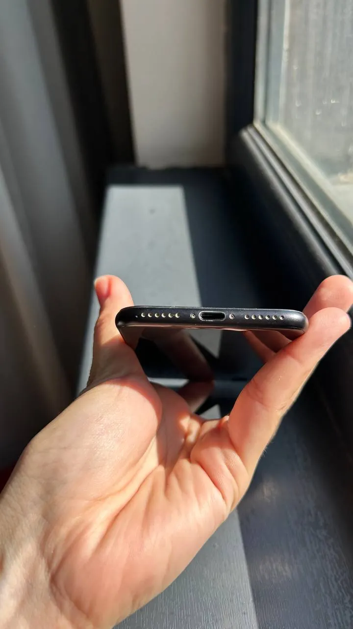 iPhone SE 2022 64GB 4