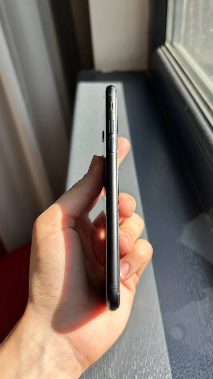 iPhone SE 2022 64GB 5