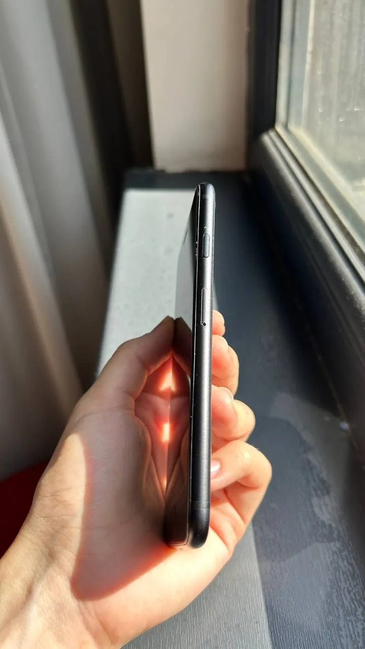 iPhone SE 2022 64GB 3