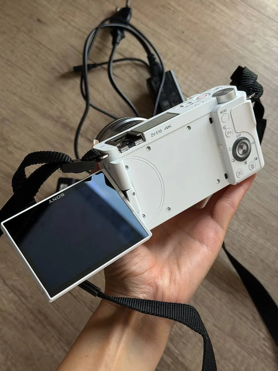 Камера Sony ZV-E10 Kit белая 3