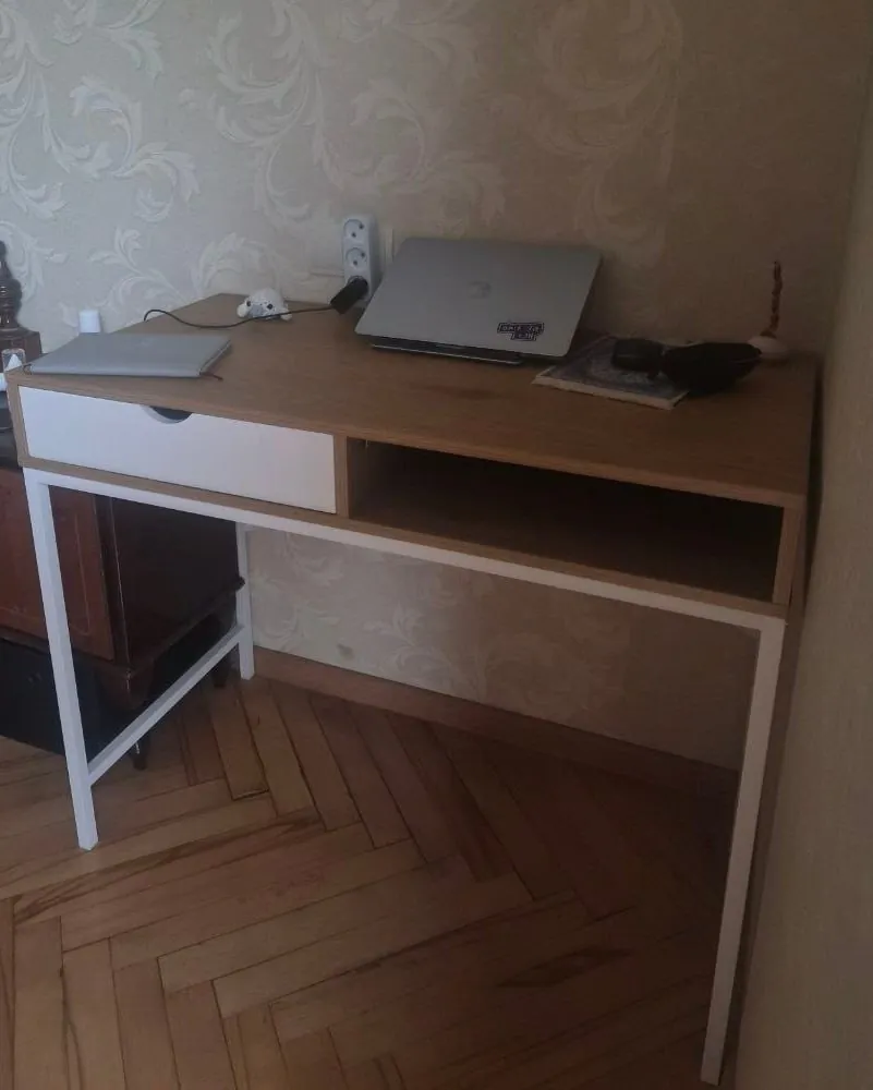Стол Jysk б/у Ваке 2