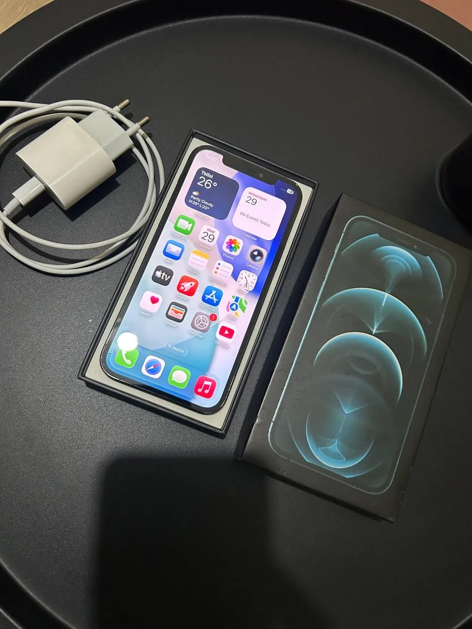 iPhone 12 Pro и Xiaomi Poco X3 1