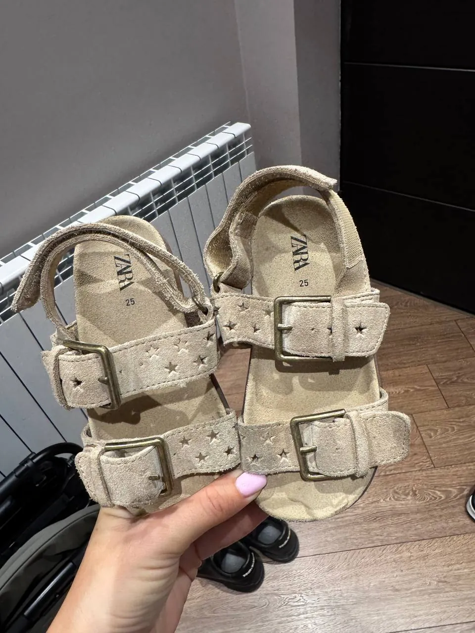 Кроссовки Nike и сандалии детские 2