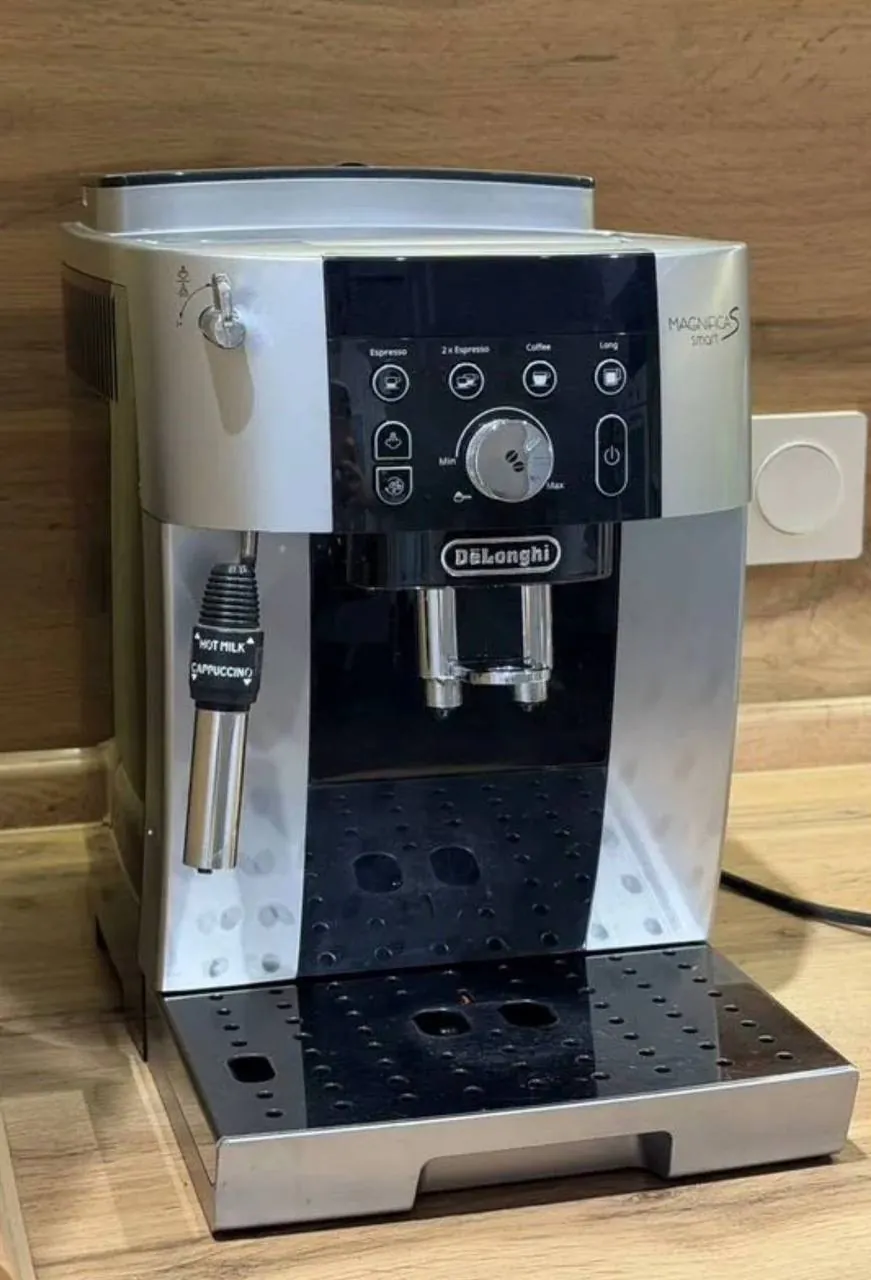 Кофемашина DeLonghi Magnifica Smart 4