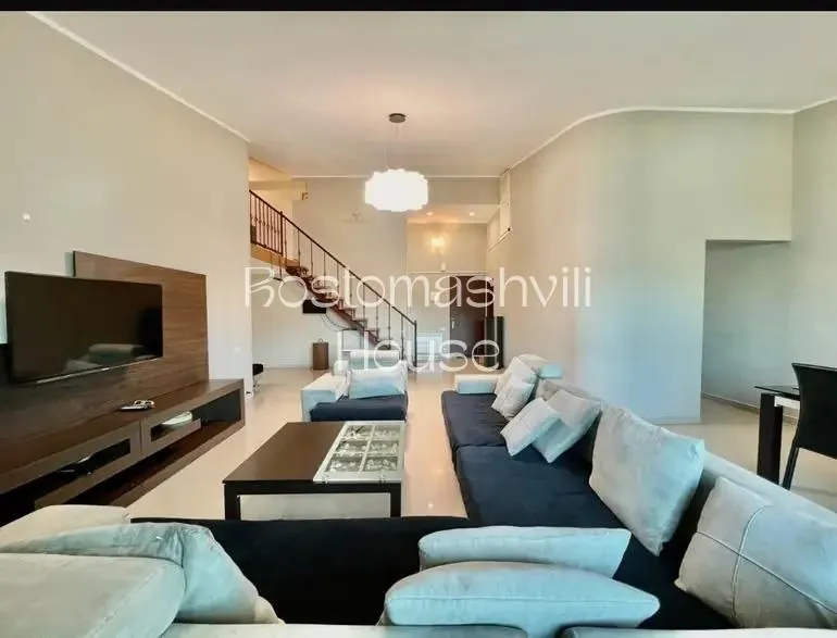 Квартира 155 м² с балконом в Сабуртало 3